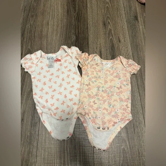 Nicole Miller Baby Girl Body Suits Size 0-3 Months Bows Flowers - Picture 1 of 3